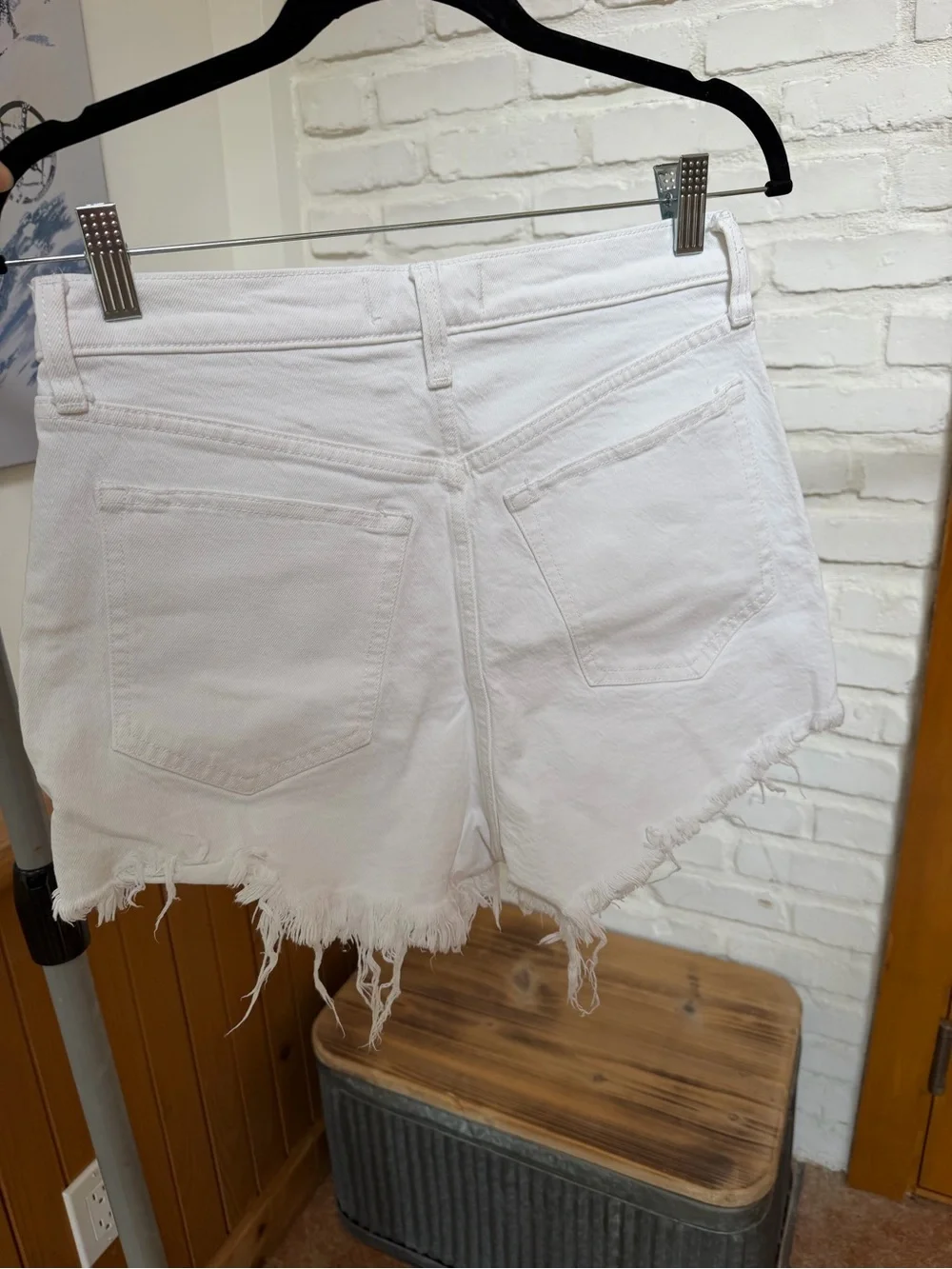 Abercrombie & Fitch Curve Love High Rise White Mom Shorts Size 27 / 4 - Picture 10 of 11